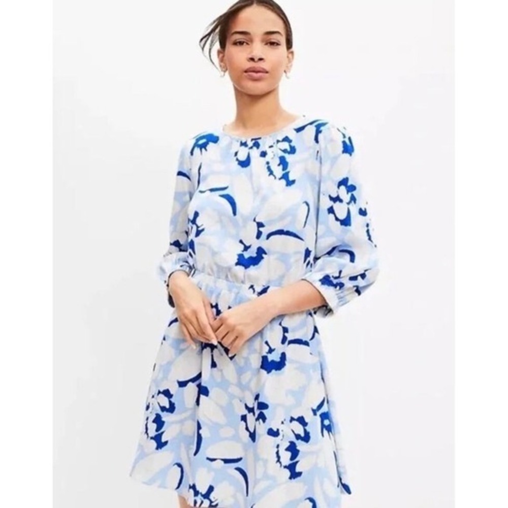 LOFT Women's Petite Brushed Daisy
Balloon Sleeve‎ Flare Dress Blue Size SP